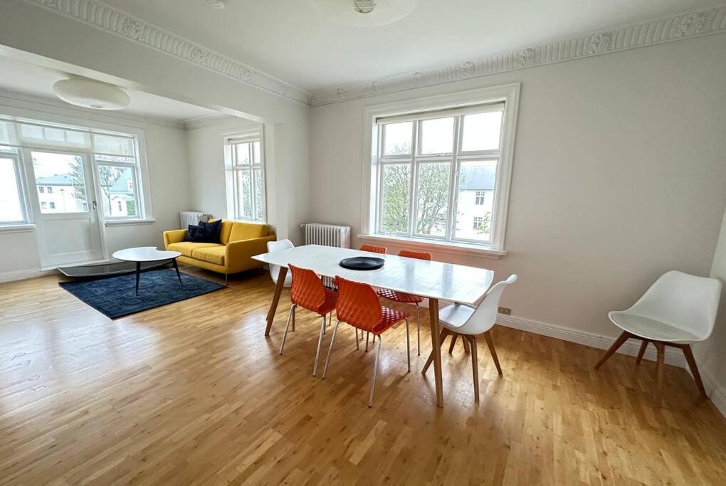 Beautiful 2 Bedroom Apartment Downtown Reykjavík Exteriör bild